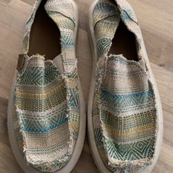 New Sanuk Women’s Donna Artesano Slip On Shoes Size 9