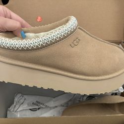 Uggs Platform New Never Worn 