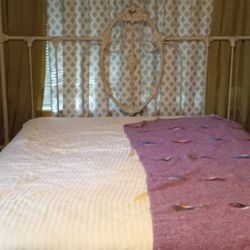 KING SIZE VINTAGE IRON BED FRAME HEAD AND FOOT BOARD 