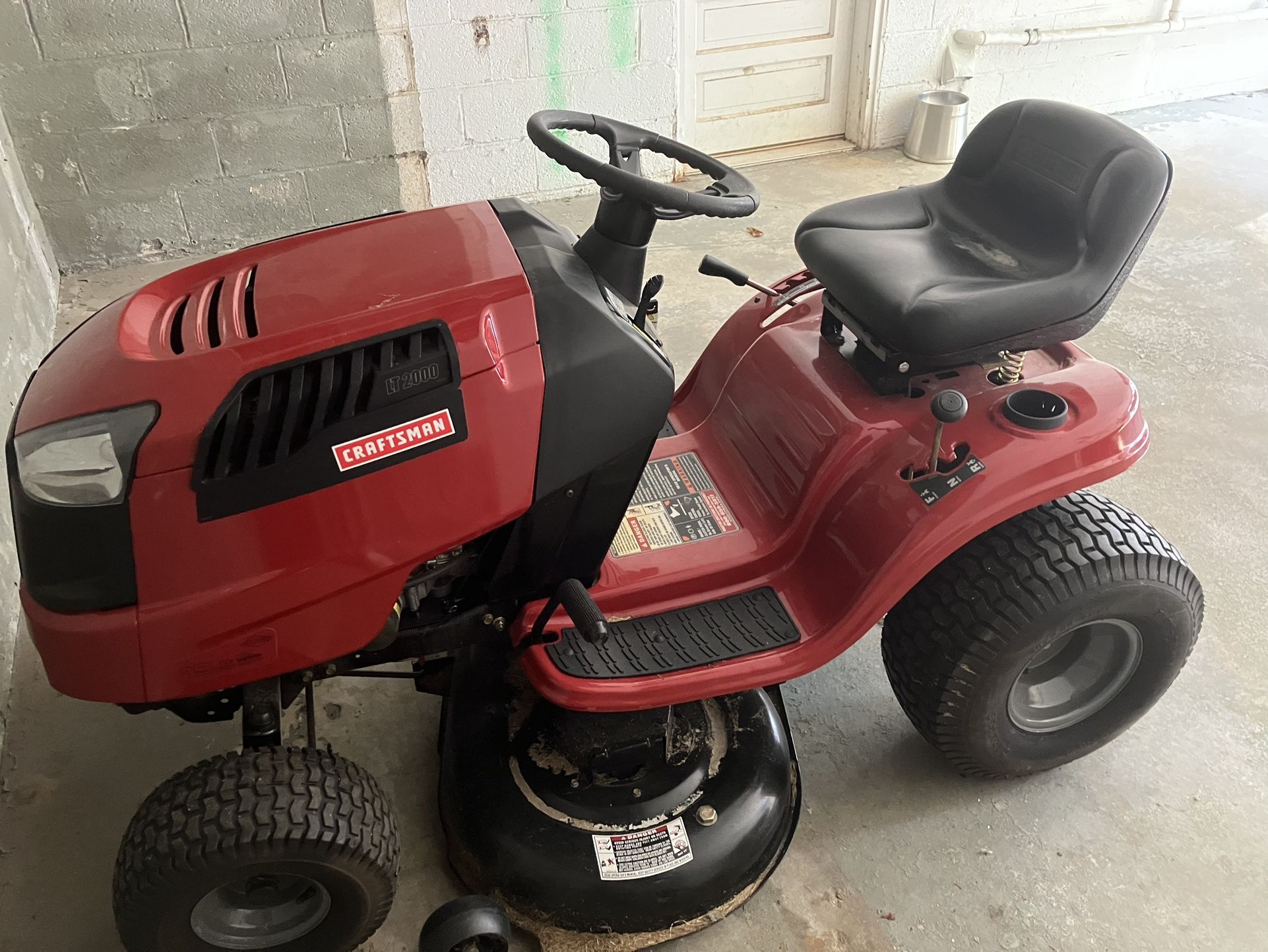 Best Offer CRAFTSMAN 18.5 HP riding Lawnmower Mower for Sale in Winston