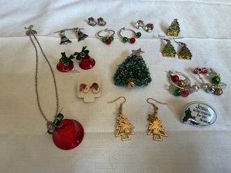 LARGE LOT OF CHRISTMAS JEWELRY EARRINGS NECKLACE & PINS