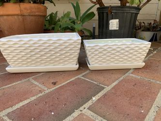 Set of two ceramic pots