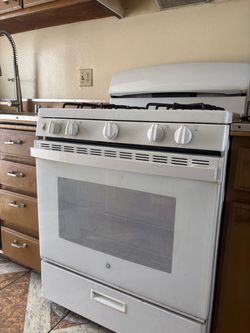 White GE Gas Range Stove