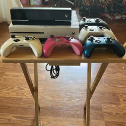 Xbox One S With Kinnect And 5 Controllers 