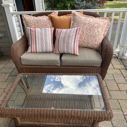 wicker patio furniture 