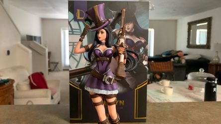 Official Riot Games Original Caitlyn Sheriff of Piltover Statue