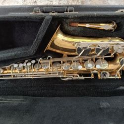 Vito Alto Saxophone In Excellent Condition 