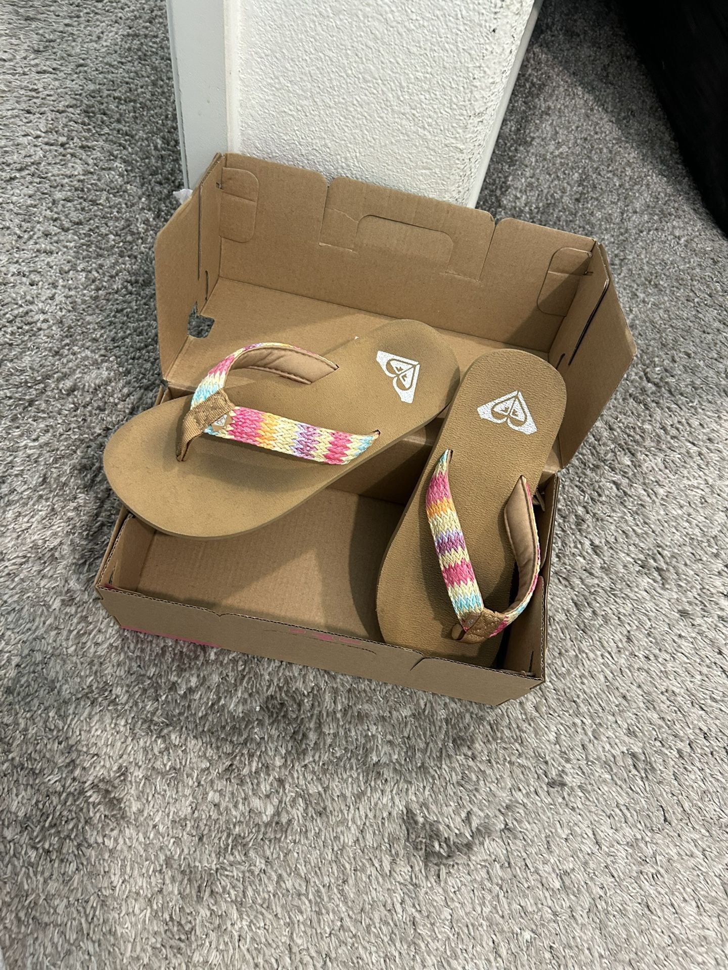 Girls Roxy Flip Flops Size 3