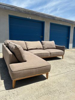 Macy’s Midcentury Modern Sectional Couch 🛻Delivery Available🛻