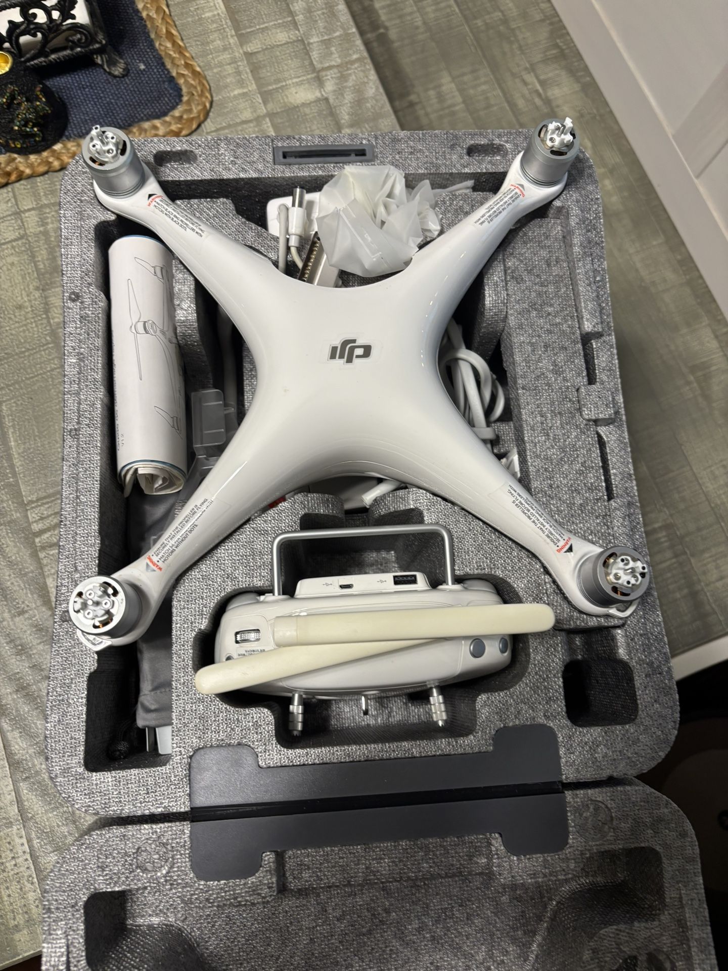DJI Phantom 4 Drone – Complete Set – Great Condition