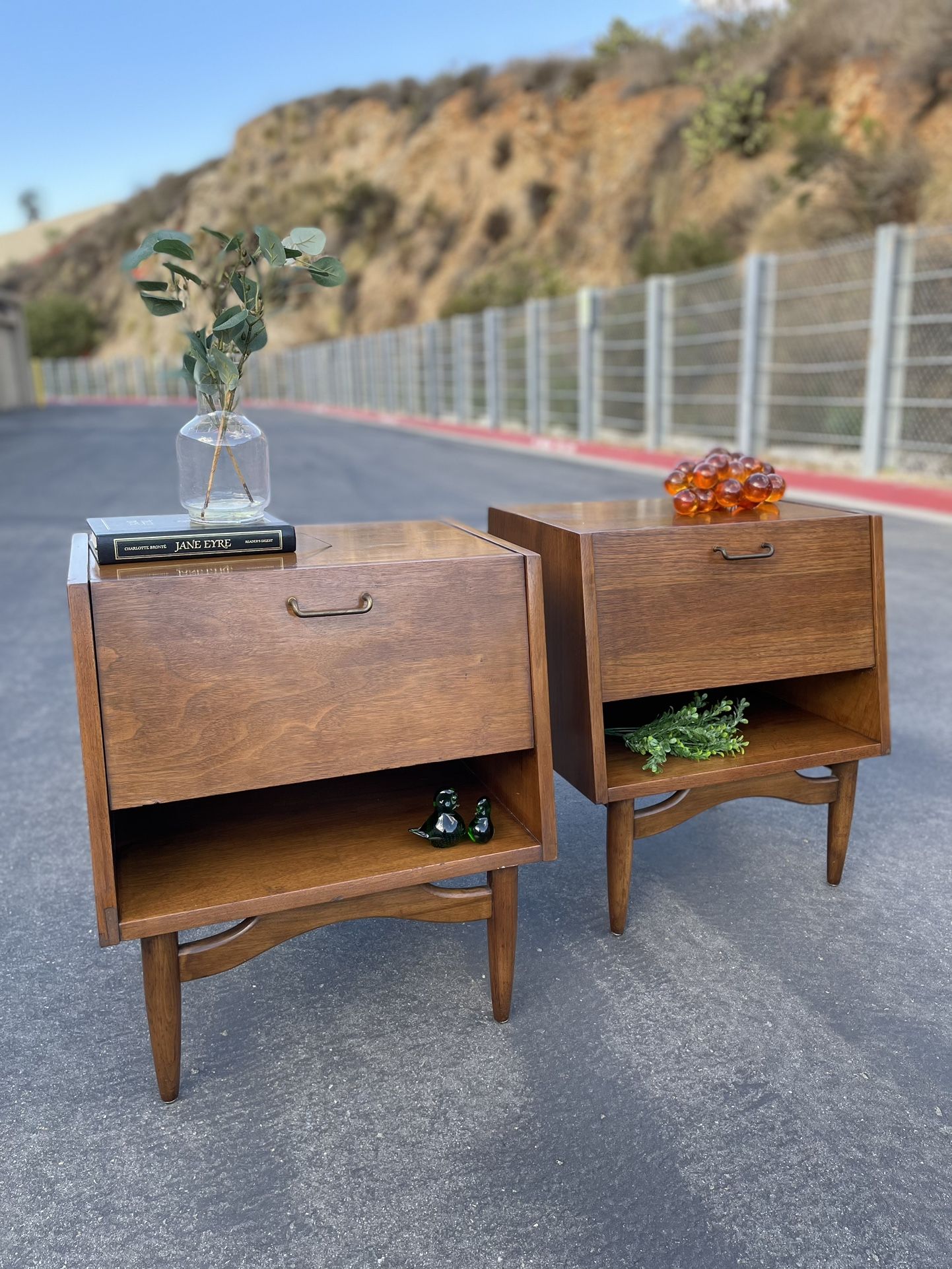 Mid Century American Of MARTINSVILLE Nightstands