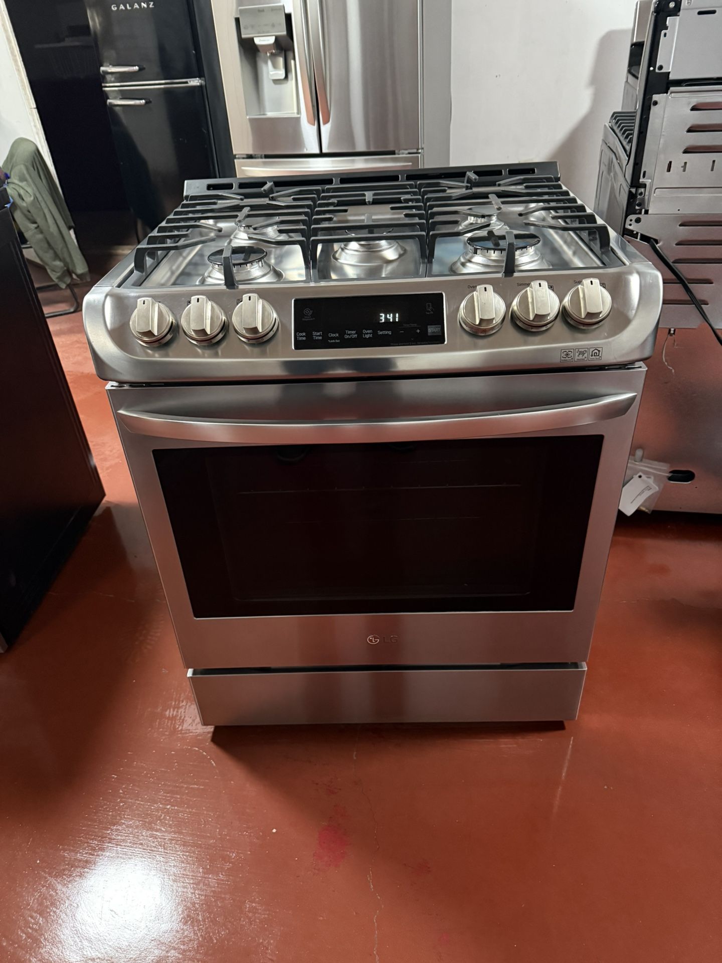 LG 5-burner gas stove in perfect working condition. Delivery and installation available with a 3-month warranty.