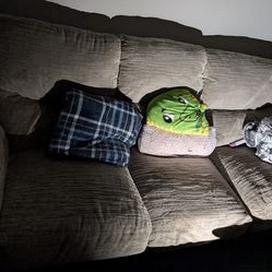 2-PIECE SOFT, PLUSH SOFA SET FOR SALE!