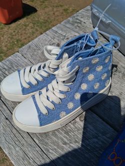 New size 2 girls shoes