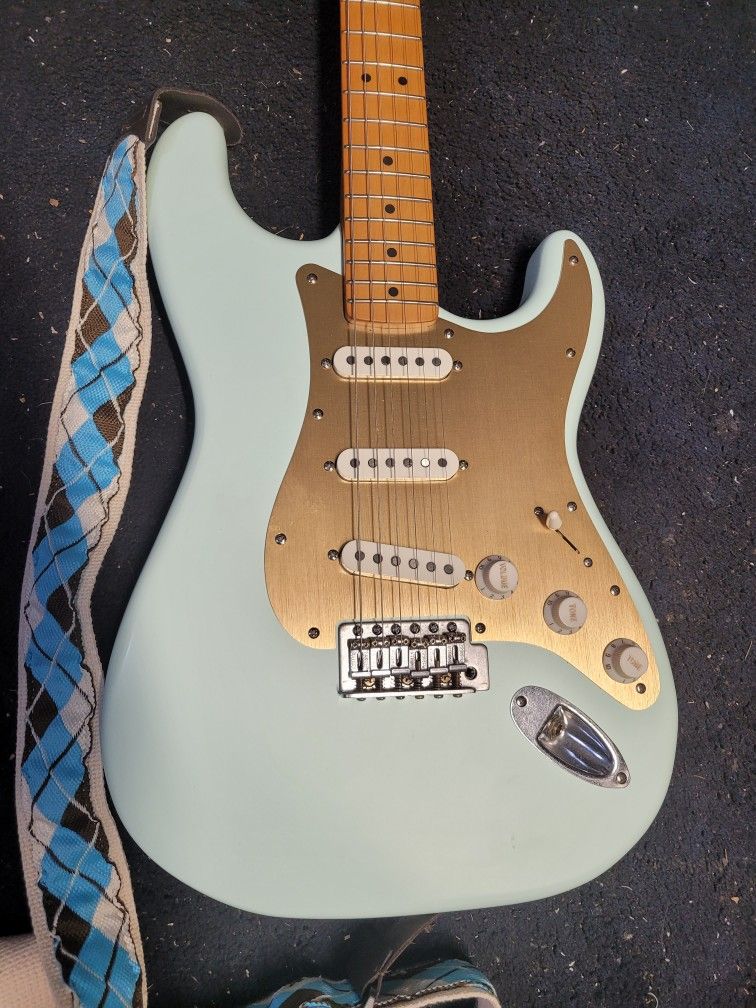 Fender Squier Stratocaster Gold 40th Anniversary