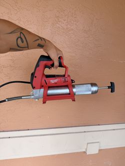 Milwaukee M18 Cordless Grease Gun