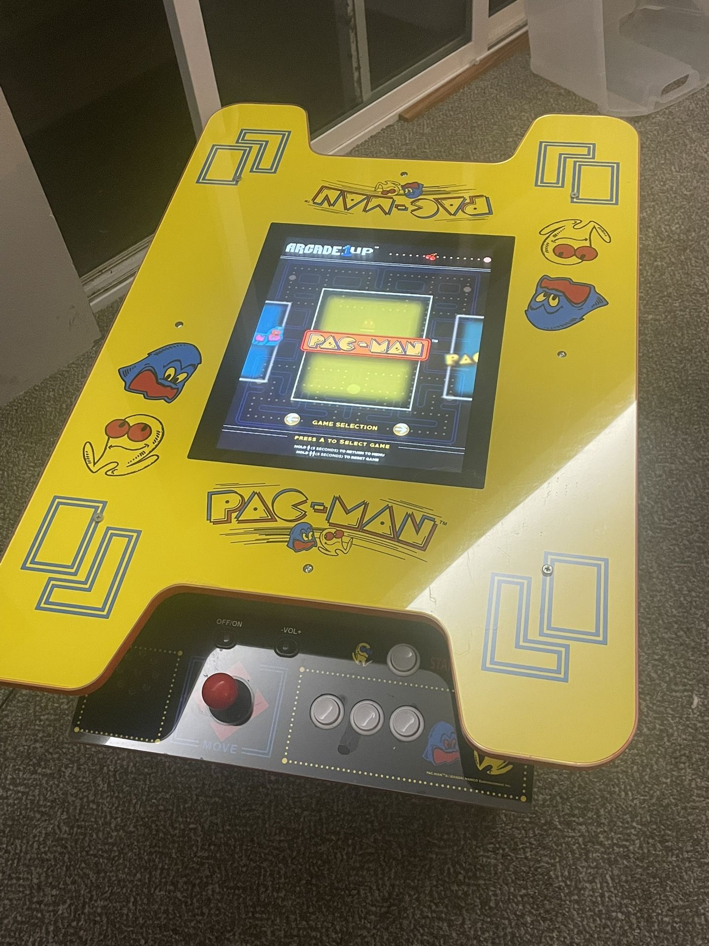 Pac-Man Arcade w/ Children’s Chairs