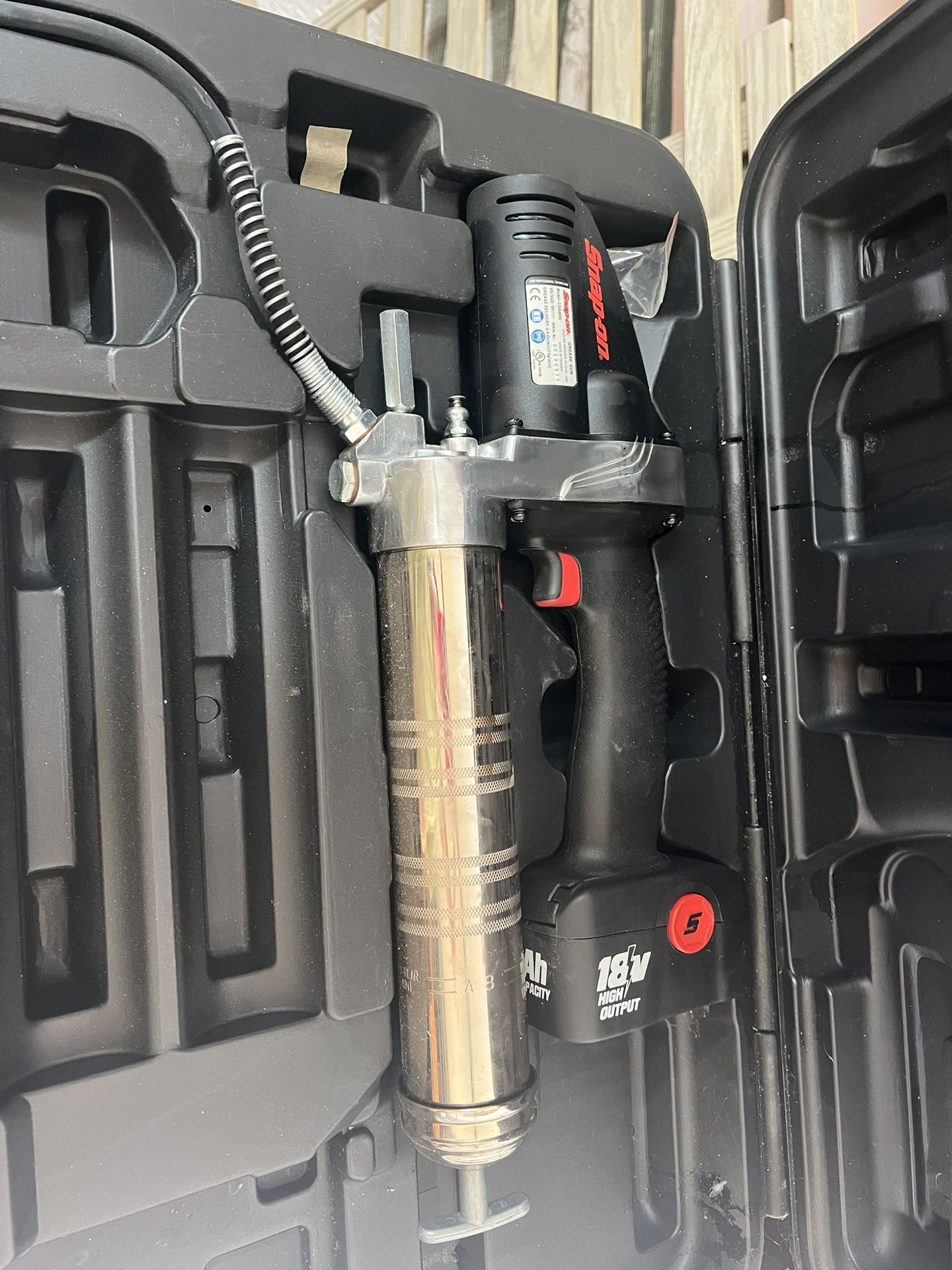 Snap-on CGG4850 18-volt cordless grease gun