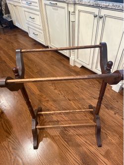 Wood quilt rack