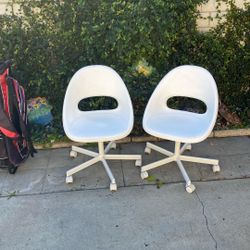 2 Chairs $20