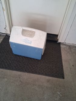 Igloo Playmate MaxCold Small Cooler