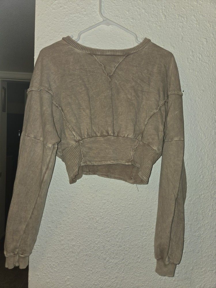 Brown cropped sweatshirt with distressed details