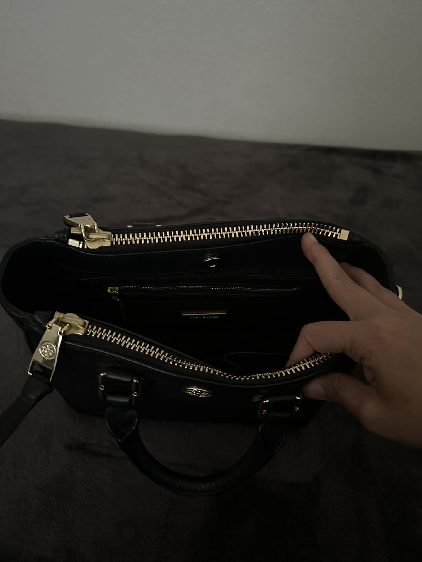 TORY BURCH (ROBINSON PEBBLED LEATHER) TOTE BAG