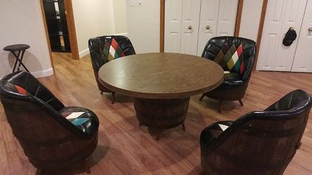 Dining set of 4 Barrel Chairs and Table Kentucky Brothers