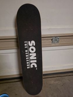 Skateboard Sonic the Hedgehog
31" x 7.5"