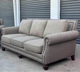 Gallery Furniture 2pc. Sofa Set Nailhead Trim / Gray Tweed Couch