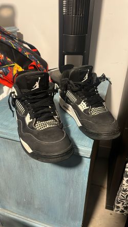 Jordan four thunders