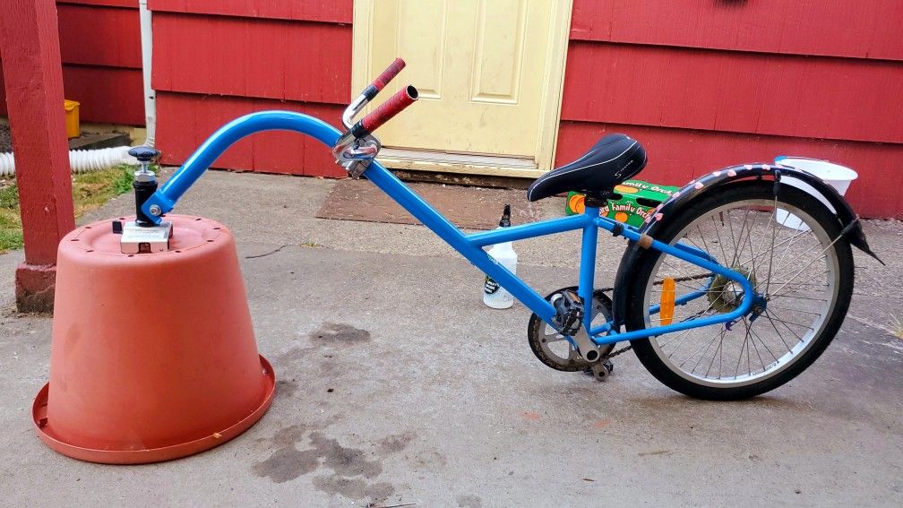  Burley Kazoo New Hitch Good Condition Comes With Bike Rack New Tire