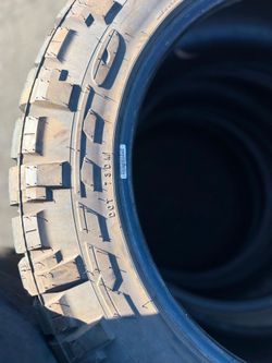 35x12.50/22 Nitto vendo un set de llantas usadas excelente condiciones de vida las 4 ✅🤩I am selling a set of used tires, all 4 in excellent living co