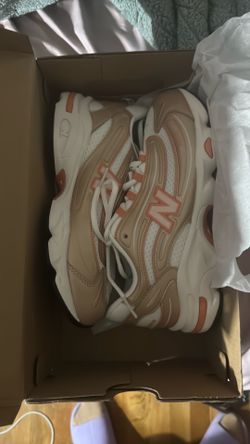 New balance women’s cream color way