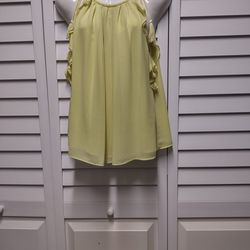 DO+BE Size M, Yellow blouse with ties on the shoulders, ruffles under the arms, double lining, new without tag, never worn, 100% polyester.