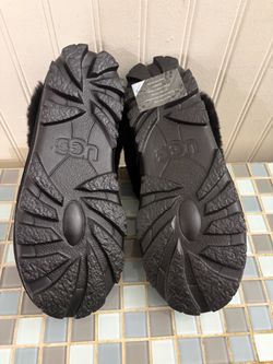 Authentic UGG BRAND NEW NEVER WORN WOMANS SIZE 8 slippers Coquette RETAILS for $135 many brand new items in my list