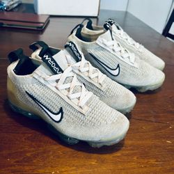 (2) Nike Air VaporMax‎ FlyKnit Sneakers: Sizes: Men’s 9 & 5Y or (Women’s 7)