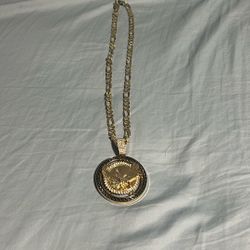 chain not real gold / cadena color oro con dije $85