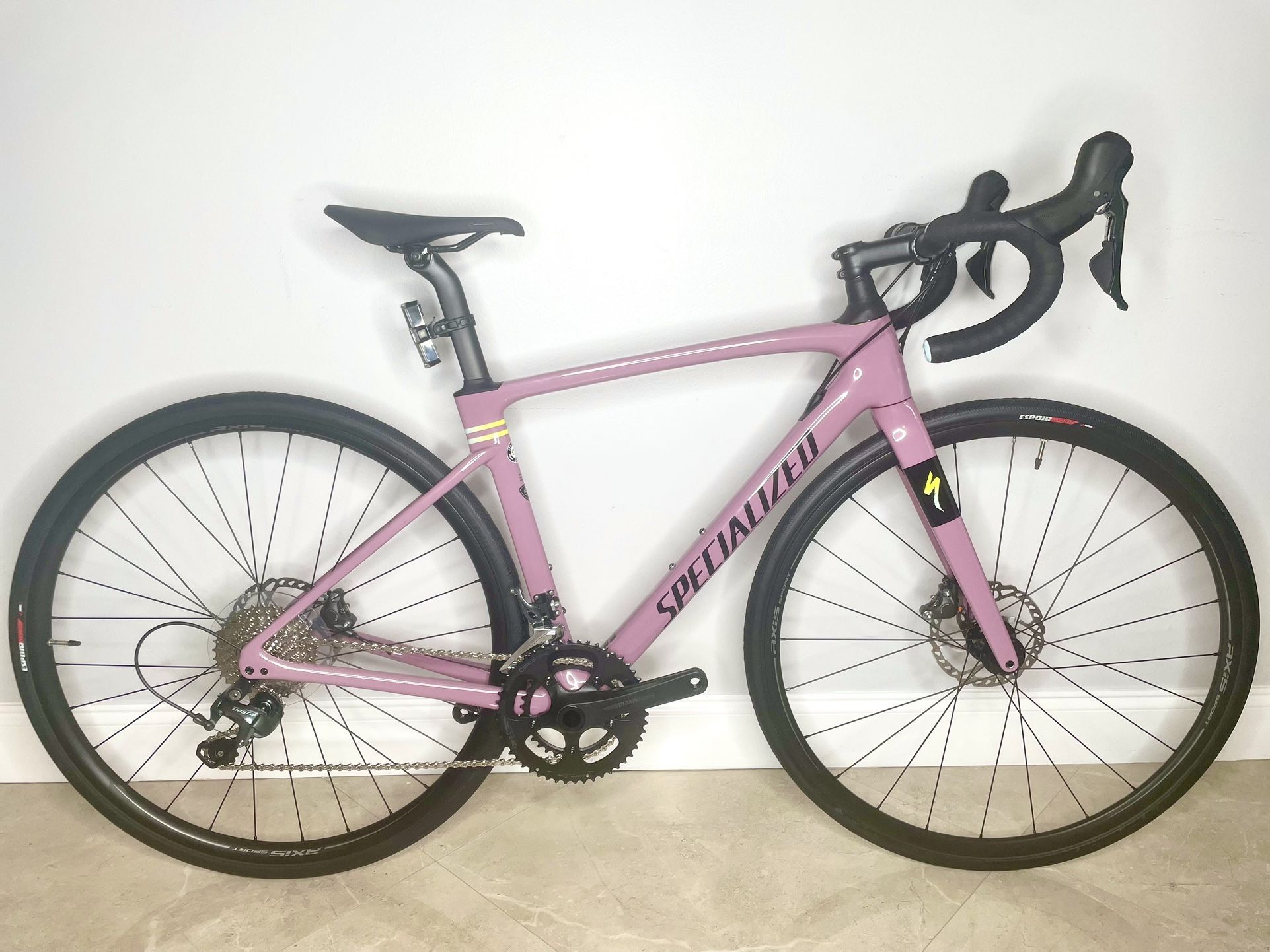 2020 52cm Specialized Roubaix Full Carbon Road Bike for Sale in