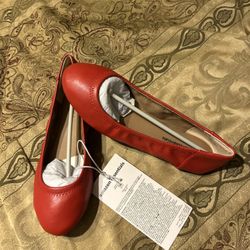 Amazon Essentials Women's Bright Poppy  Red Flats, size 6.5W