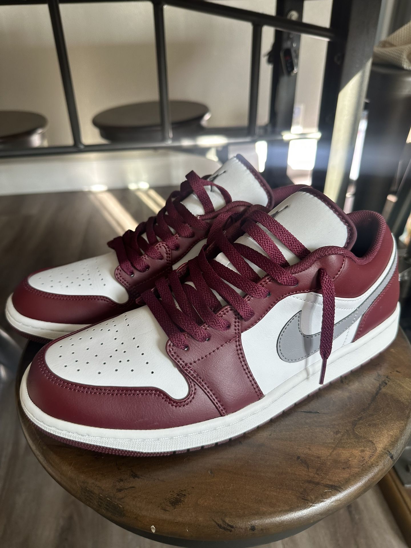 Men’s Jordan Low like new size 12 (msrp $130) in burgundy/maroon Clothing