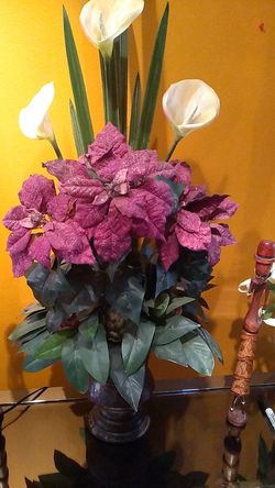 Beautiful Realistic Floral Arrangement