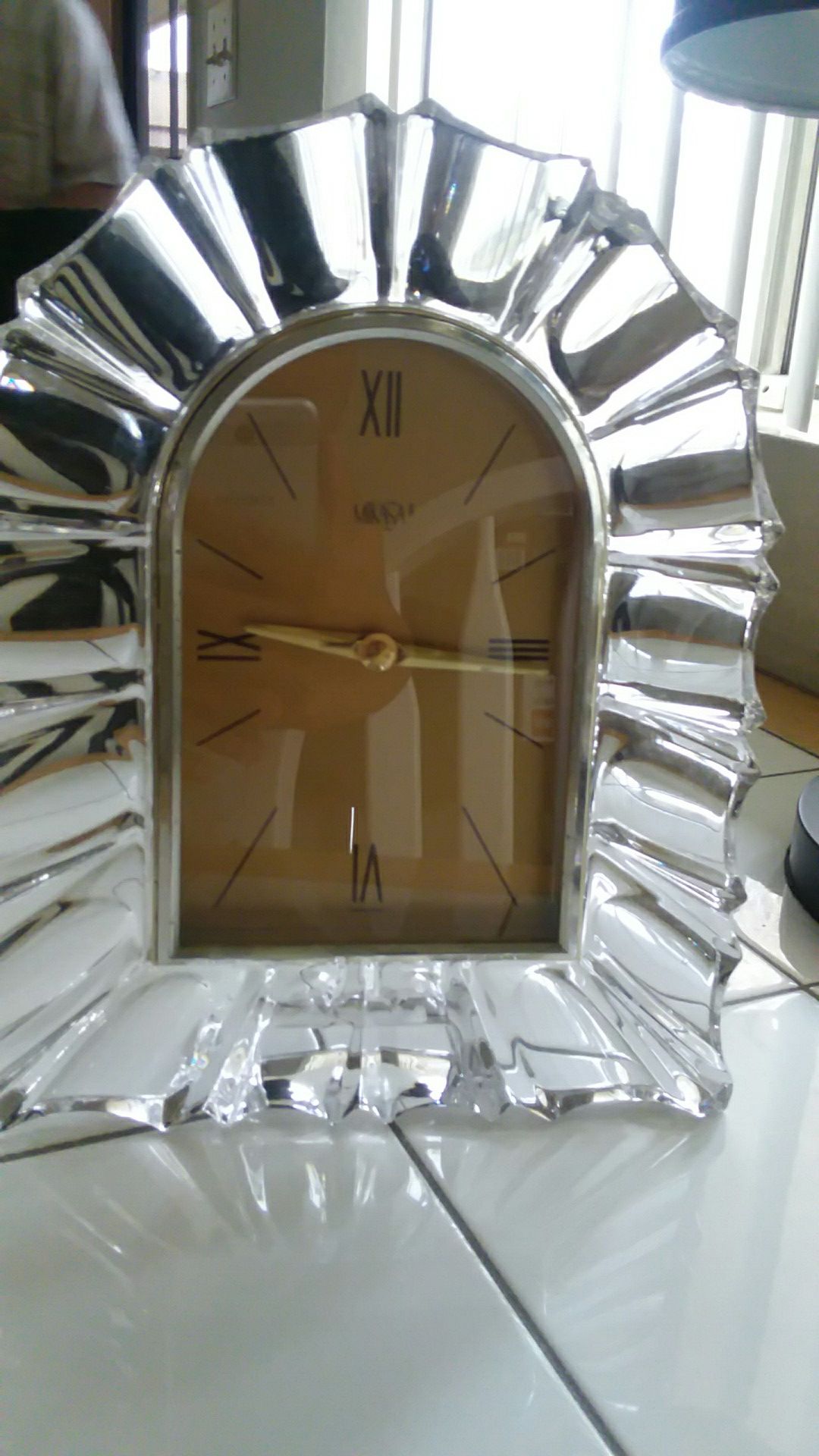 Crystal miska clock