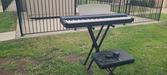 Un teclado yamaha grande
