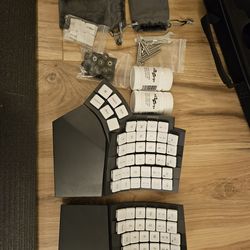 MoErgo Glove80 keyboard