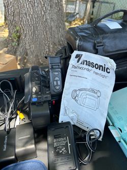 A BIG LOT OFF CAMARAS WITH ALL THE ACCESSORIES