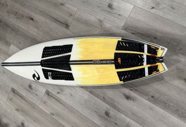 Like New/Surfboard 5’7. 2’1/4. 19’ 30L epoxy swallow tail Surfboards Eder