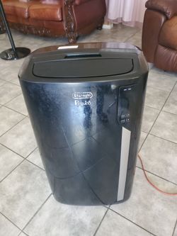 Se Vende  aire acondicionado  trabajando  17 × 14 × 30  pullgadas de altura  sin manguera $ 110