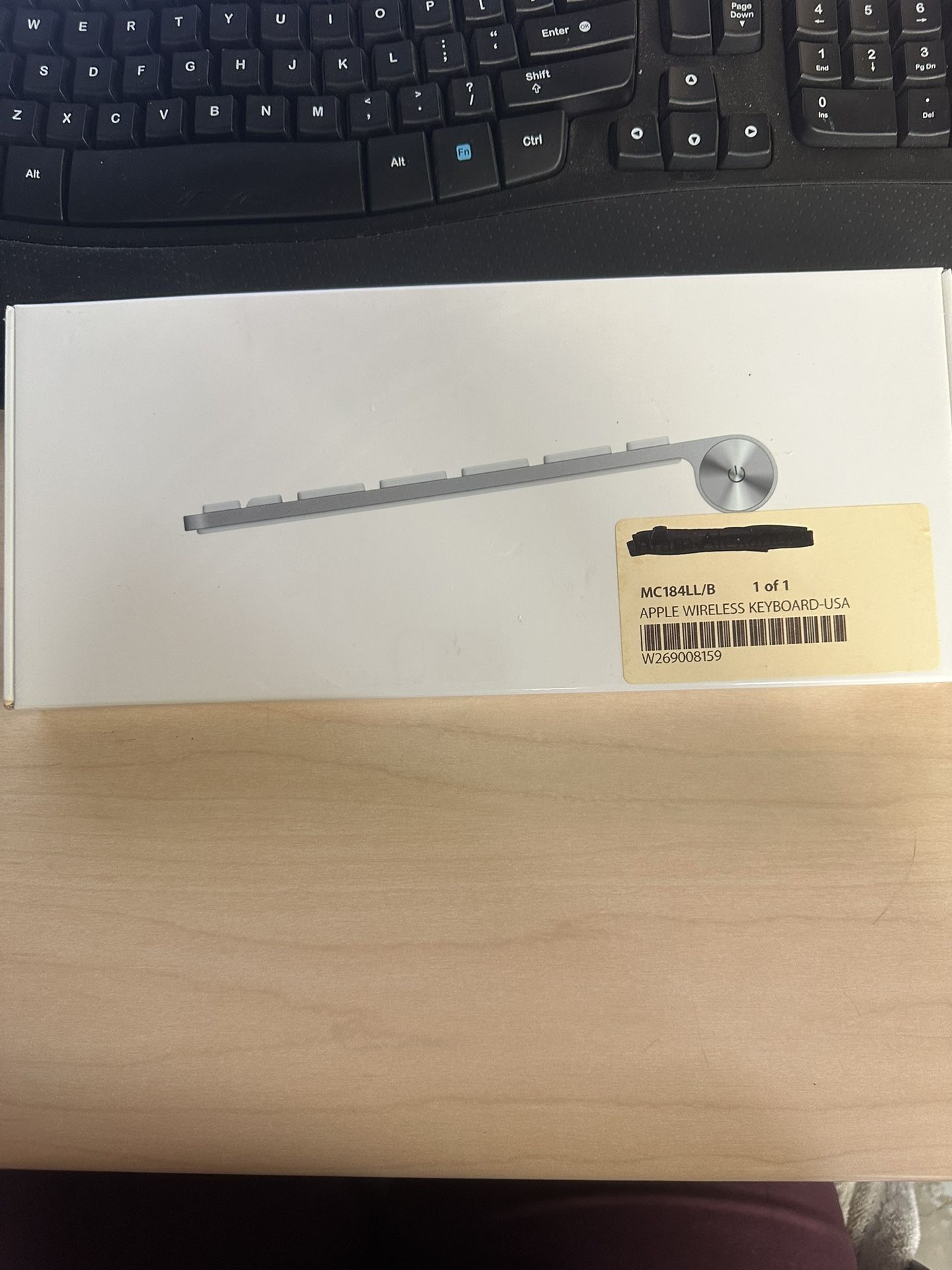 Apple MC184LL/B Wireless Keyboard New In Box - SEALED Never Opened