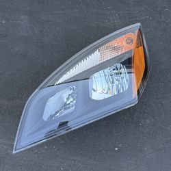 Left 2018-2022 Freightliner Cascadia Halogen Headlight Black Headlamp Bulbs Driver Side